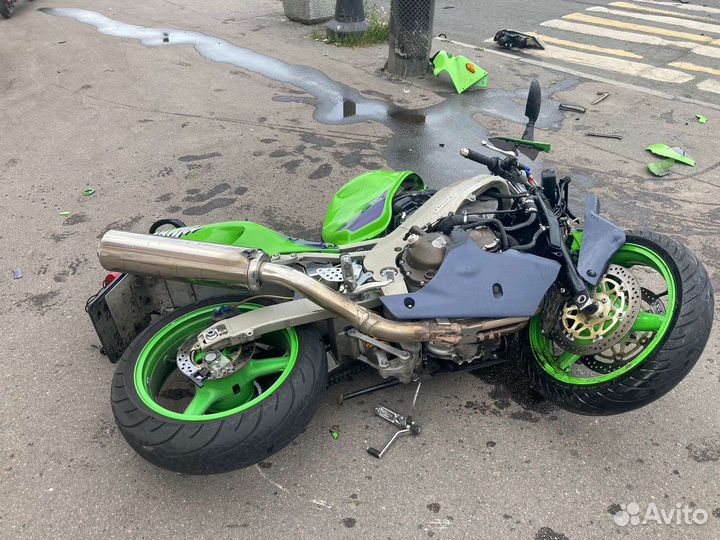Kawasaki ZX9R 1999 год по запчастям
