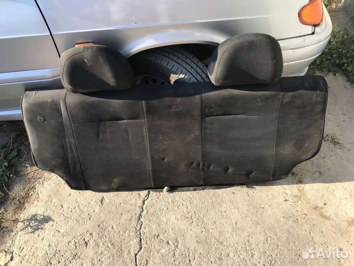 Спинка заднего сидения