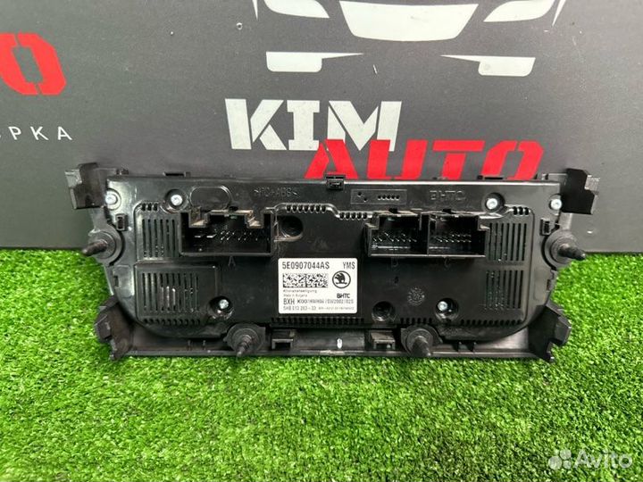 Блок управления климат-контролем Skoda Octavia A7