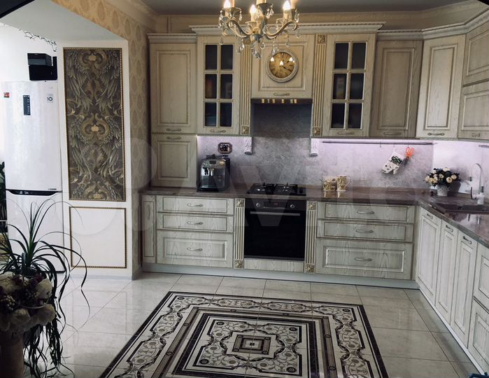 3-к. квартира, 100 м², 8/9 эт.