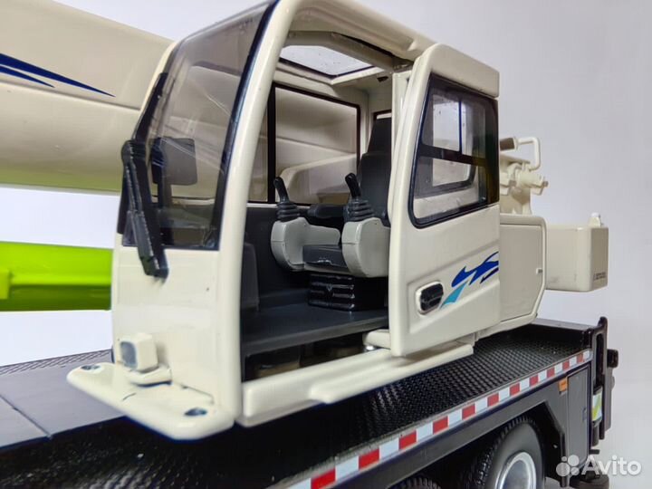 Коллекционная модель автокрана loxa 1:43