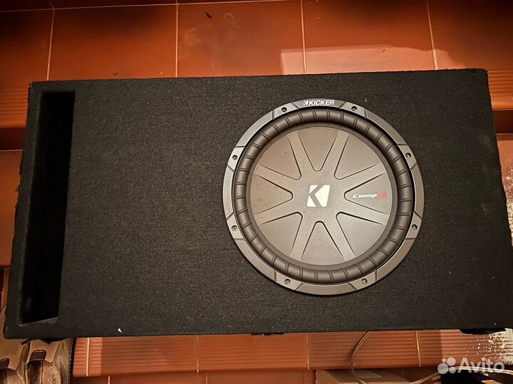 Сабвуфер Kicker CWR124 с коробом