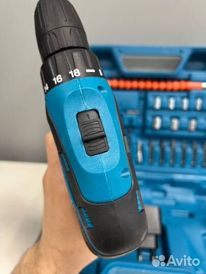 Шуруповерт Makita 12v с набором