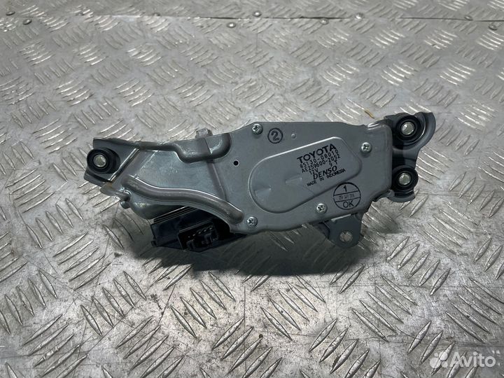 Моторчик заднего дворника Toyota Sienna 3