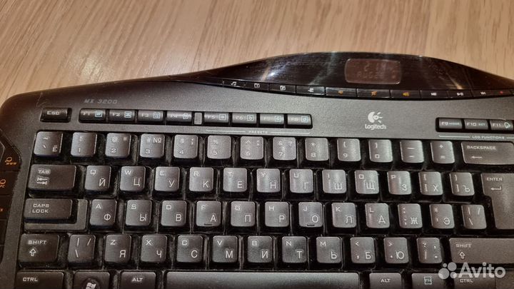 Беспроводная лазерная мышь и клавиатура logitech