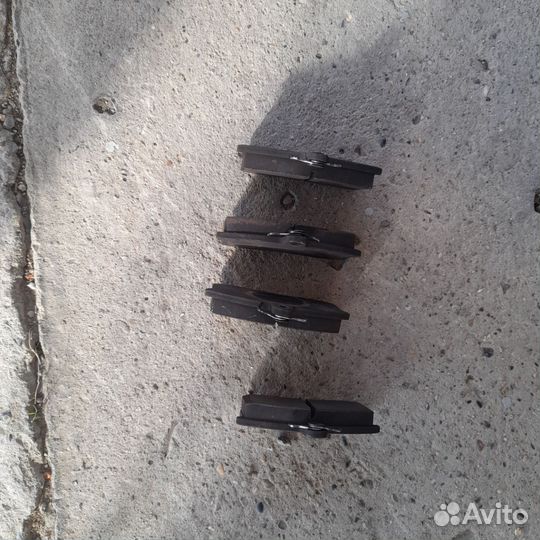 Тормозные диски и колодки от приоры на 14 диск хо