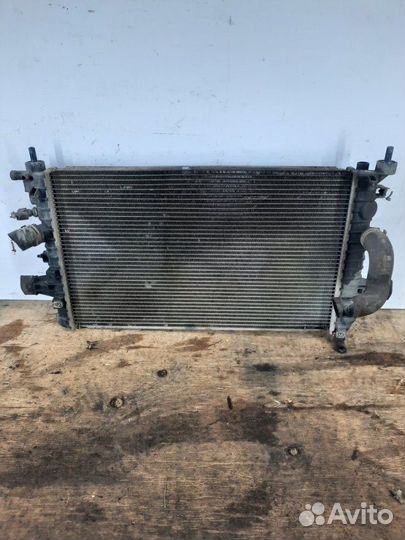 Радиатор основной Opel Zafira B минивэн 1.6 Z16XE1