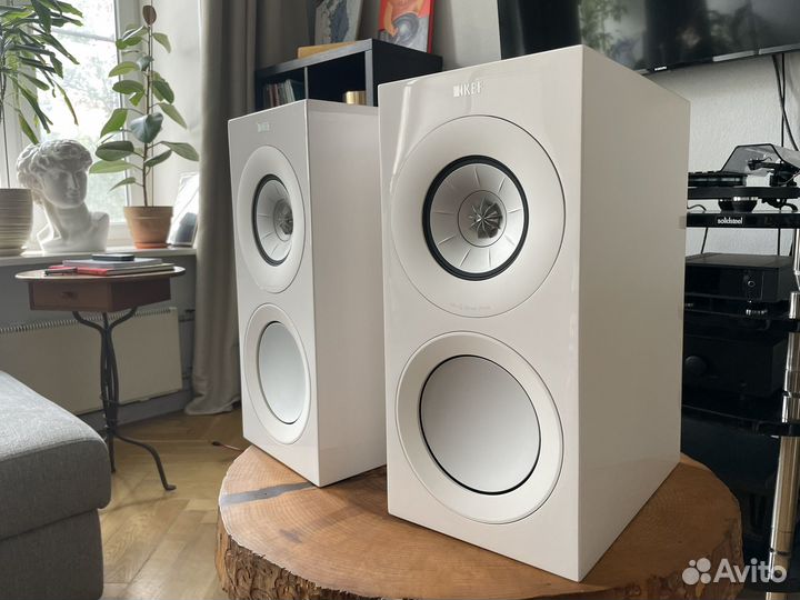 Акустические колонки KEF R3