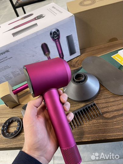Фен Dyson Supersonic HD03 с 4-мя насадками