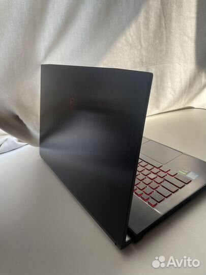 Msi ноутбук(gtx1650ti + i5 + 17.3)