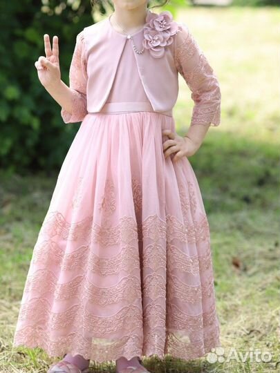 Платье с накидкой