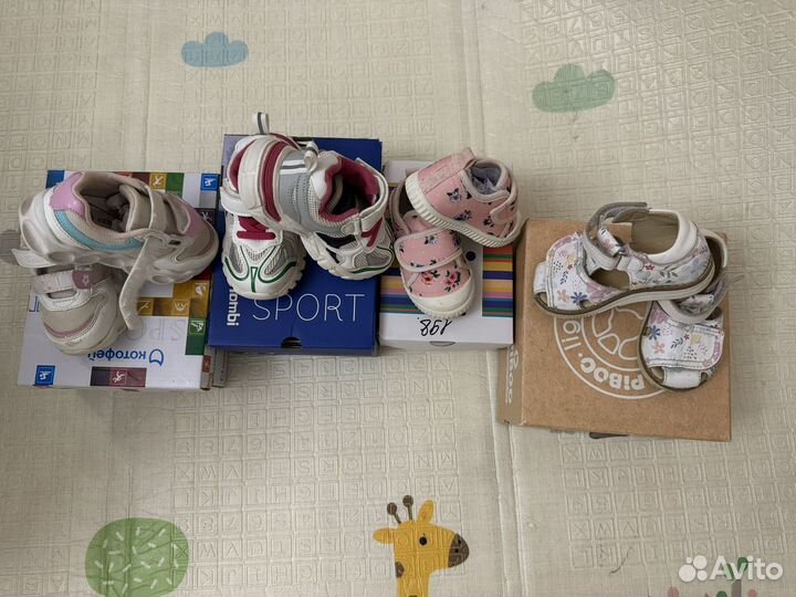 Продам детскую обувь