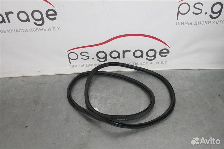 Уплотнитель кузова задней левой двери Volvo XC90