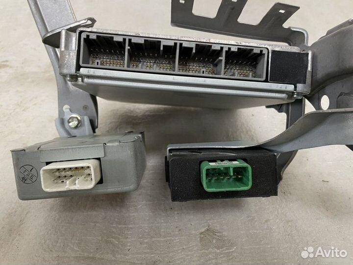 Блок управления двигателем Toyota Hilux