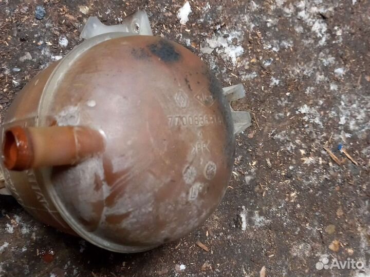 Расшерительный бачёк рено логан