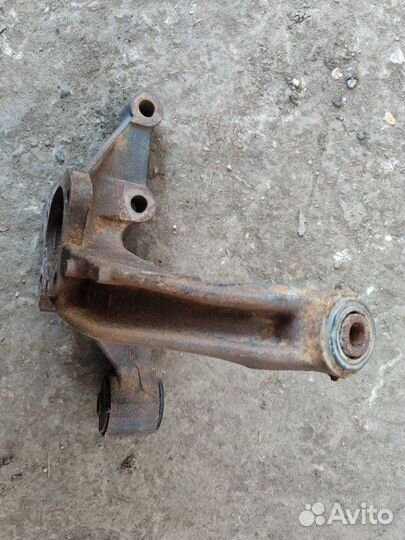 Кулак поворотный задний левый Toyota Camry ACV 40