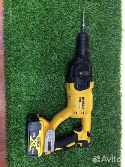 Перфоратор Dewalt DCH133