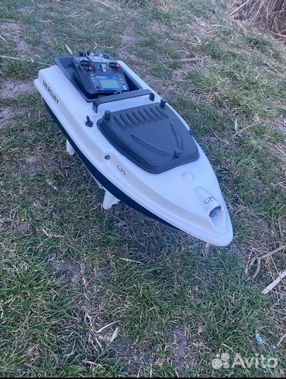 Прикормочный кораблик с gps