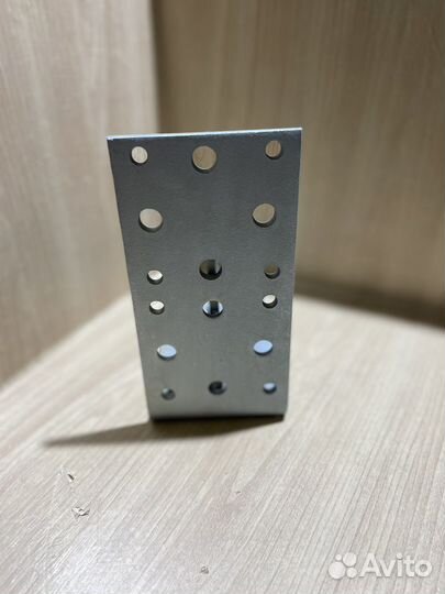 Уголок усиленный 200х200х100х6 мм