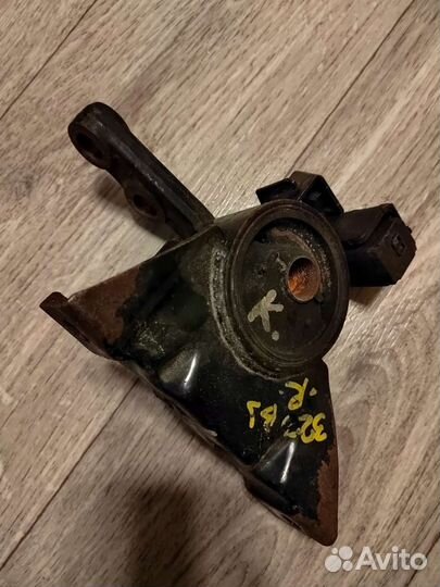 Подушка двигателя mazda familia 323