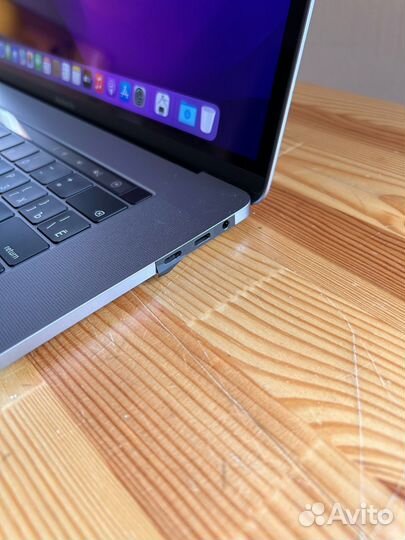 Ноутбук Apple MacBook Pro 15 (2018)