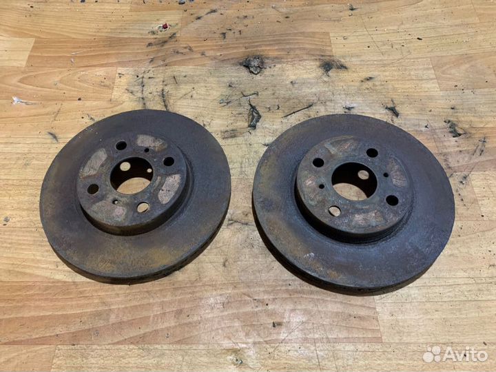 Тормозные диски передние Toyota Yaris