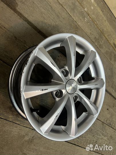 Литой диск R14