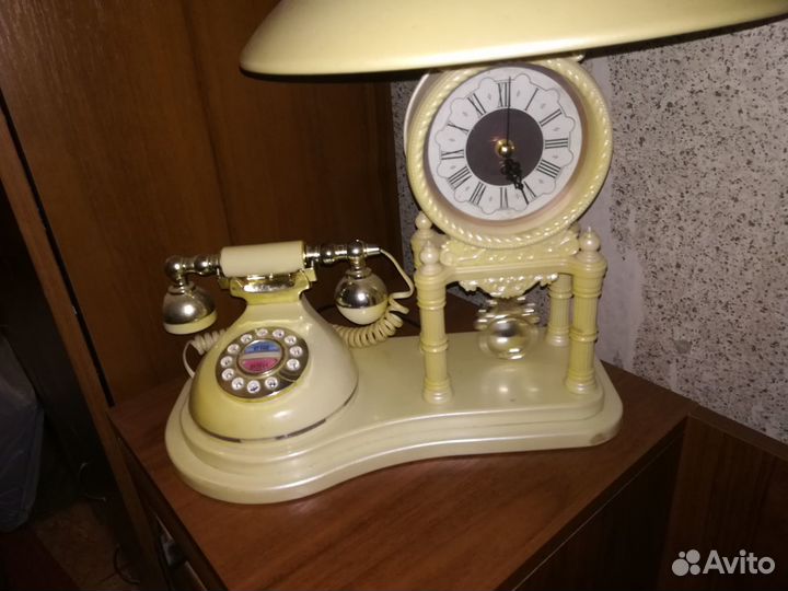 Телефон и часы под старину