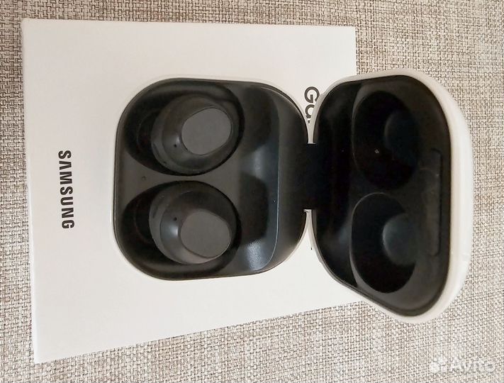 Беспроводные наушники samsung buds