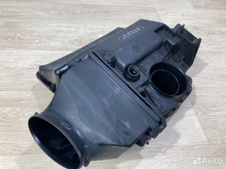 Корпус воздушного фильтра Renault Sandero хетчбэк