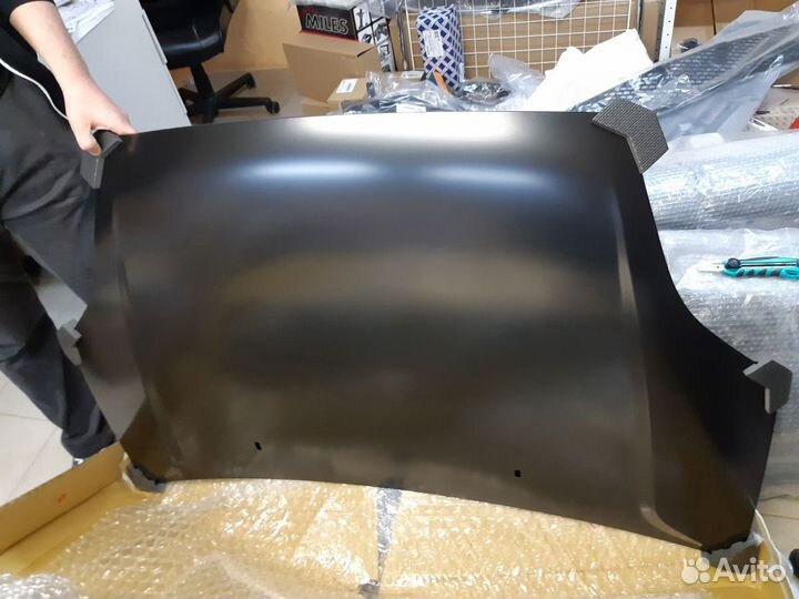 Капот Ford Fiesta