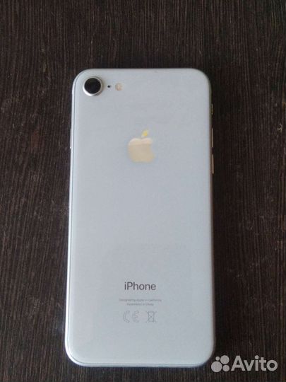 Телефон iPhone 8