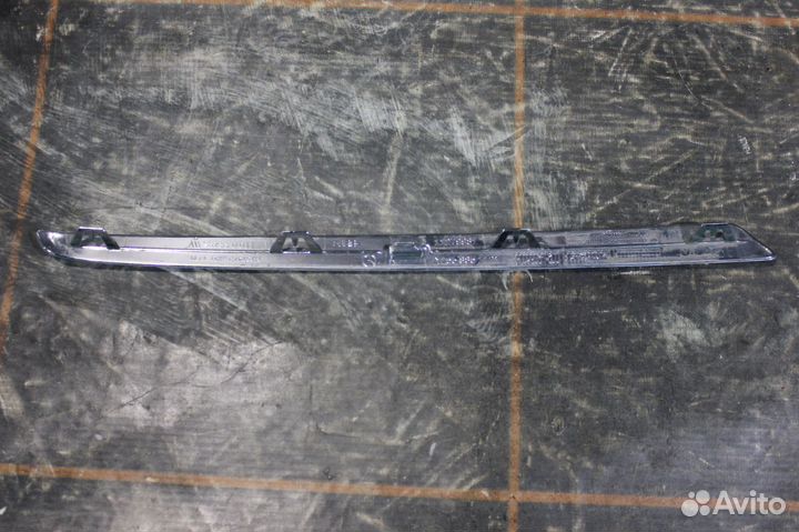 Накладка решетки радиатора- Mercedes-Benz GLA-X156