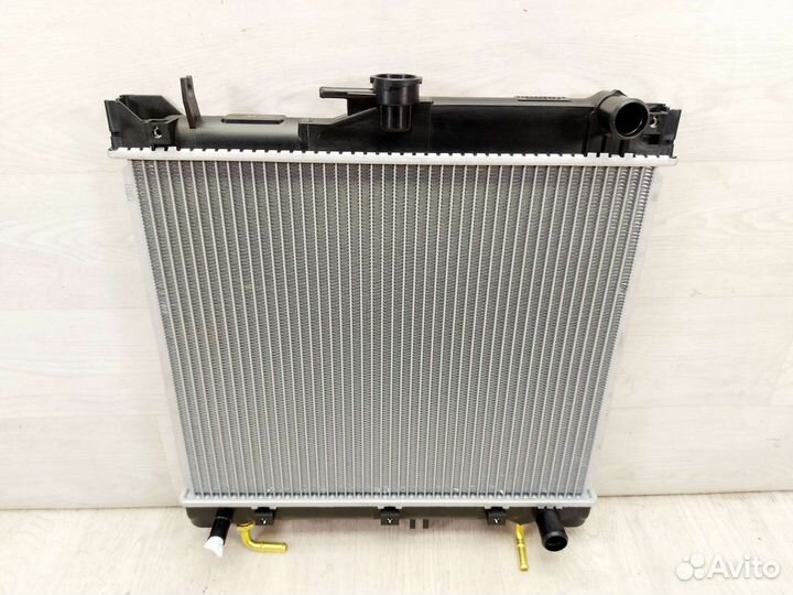 Радиатор охлаждения Suzuki Jimny 1,3. 1998-2019