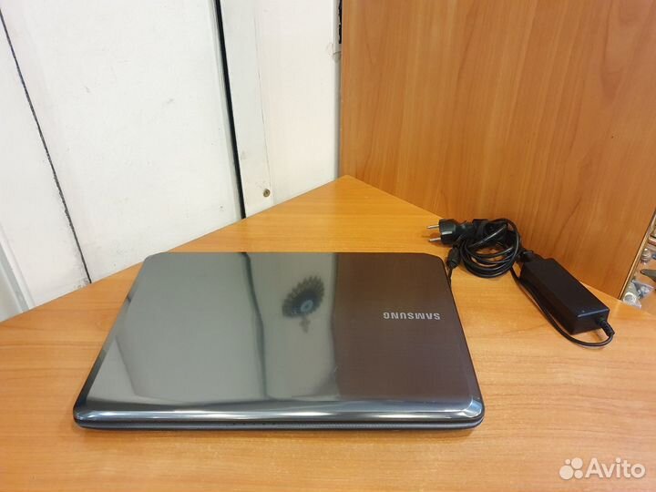 Samsung R525-JS03