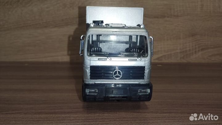 Модель грузовика Mercedes Benz 1835 New Ray 1/32