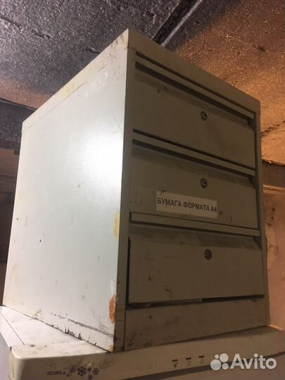 Тумба металлическая с ящиками