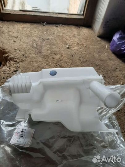 Бачек омывателя лобового и заднего стекла