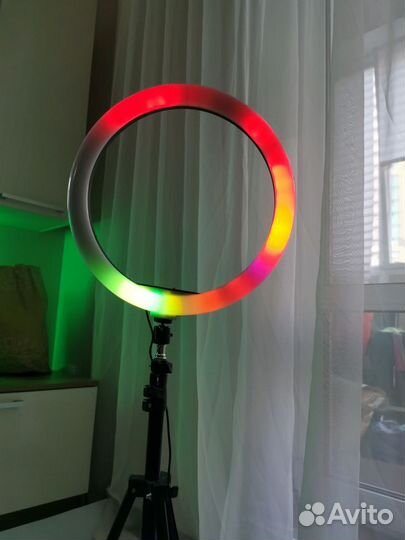 Кольцевая лампа 33 см со штативом
