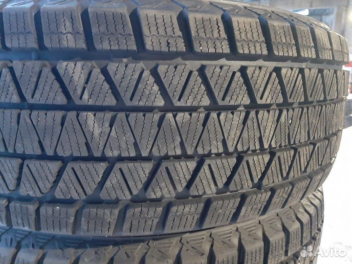 Bridgestone Blizzak DM-V3 235/65 R17