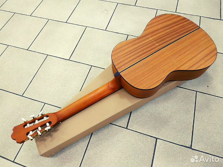Гитара классическая массив кедра