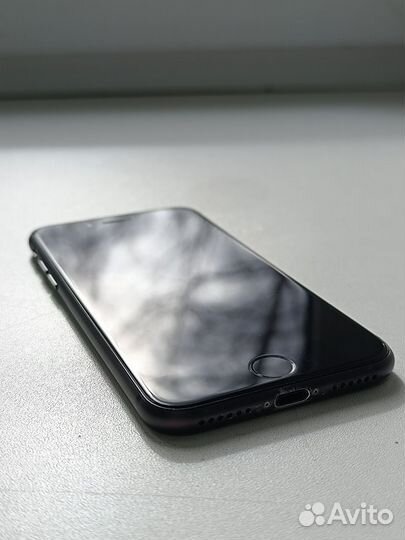 iPhone 8, 64 ГБ