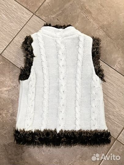 Жилетка вязаная состояние новой
