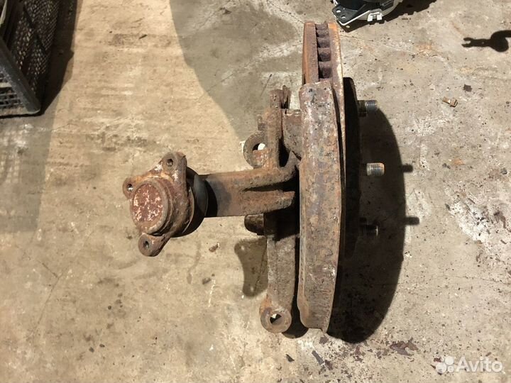 Кулак поворотный в сборе Митсубиси Л200 Паджеро