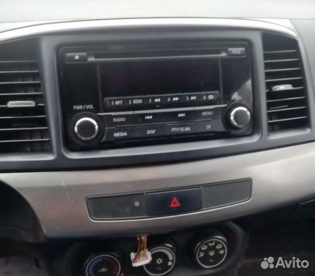 Штатная магнитола на Лансер 10 с рамкой