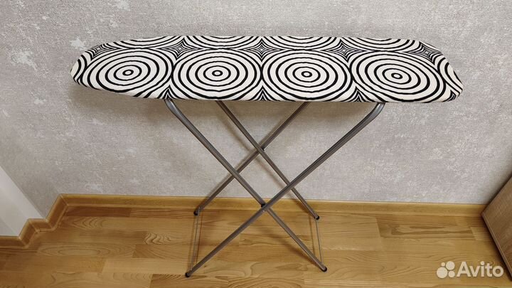 Новая гладильная доска (90 на 25 см)