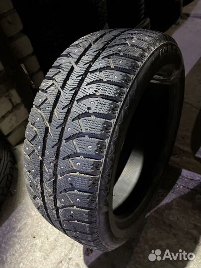 Bridgestone Ice Cruiser 7000 205/50 R17 89T