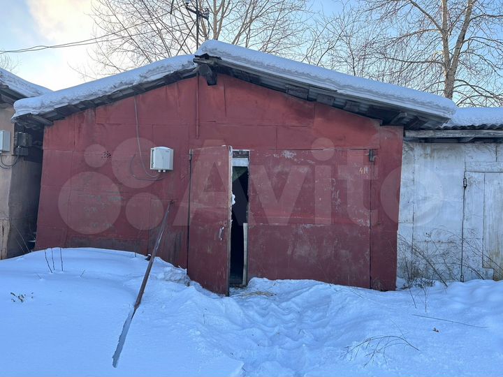 Гараж, > 30 м²