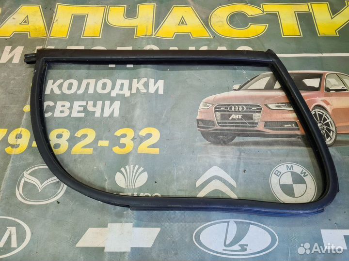 Уплотнитель стекла двери левой Peugeot Boxer 3