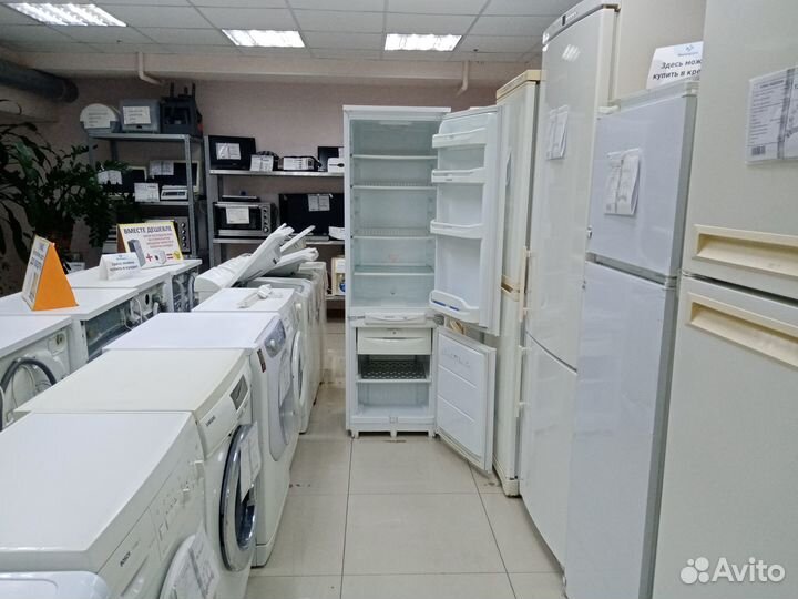 Холодильник бу Ariston встройка